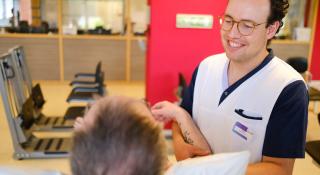 Teaserafbeelding 'Team' - kine in behandeling met patiënt